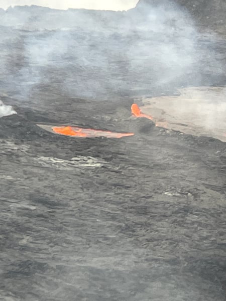 Active lava fountains and glowing molten rock at a volcanic crater with steaming volcanic landscape in Hawaii. — Hawaiʻi Volcanoes National Park, Big Island, Hawaii