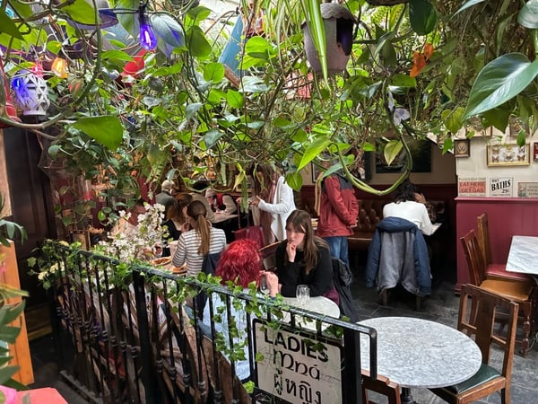 A traveler's photo spot in Kensington, London