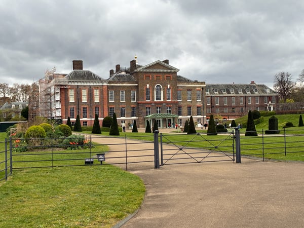 A traveler's photo spot in Kensington, London