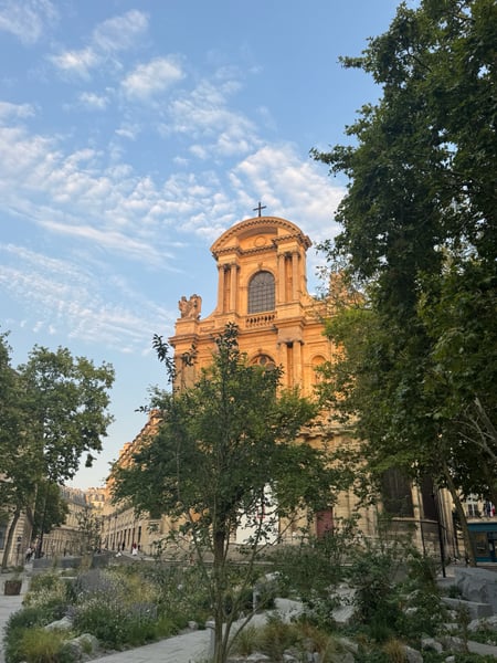 A traveler's photo spot in Paris